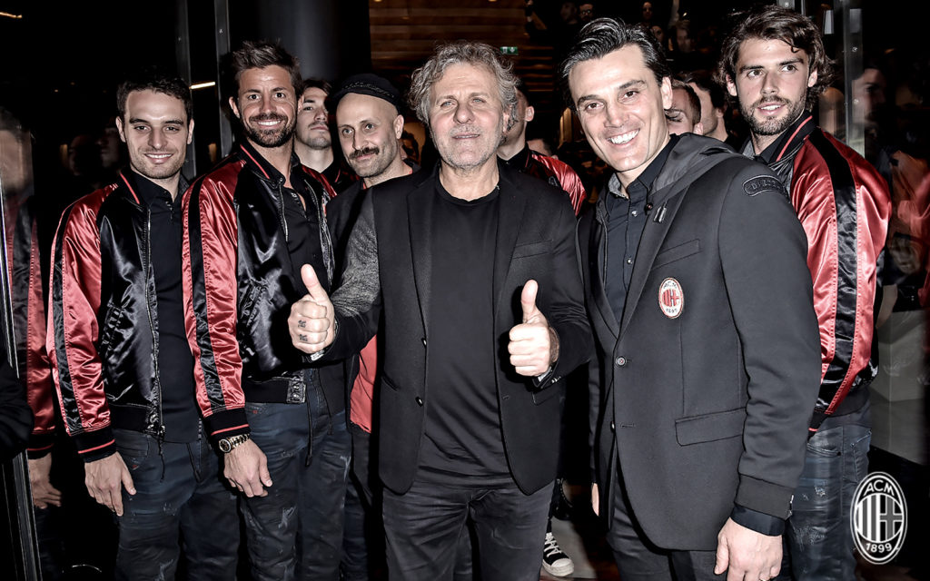 Il Milan posa con Renzo Rosso