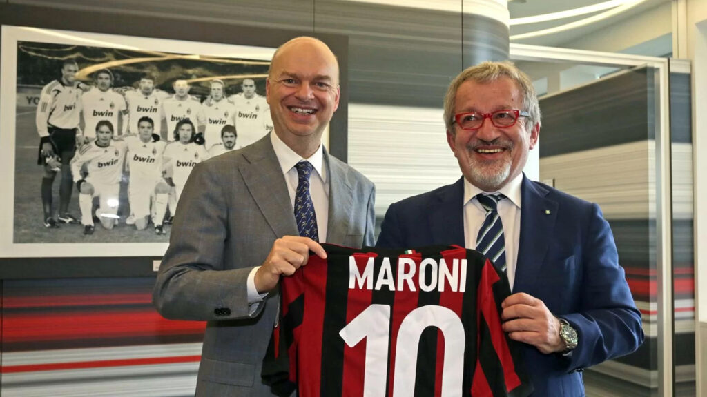 Roberto Maroni insieme a Marco Fassone, ex dirigente del Milan.