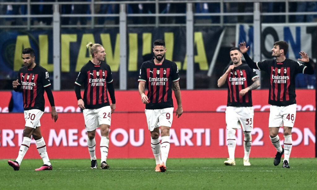 La delusione dei giocatori del Milan durante il derby contro l'Inter. (Credit: Image Photo Agency)