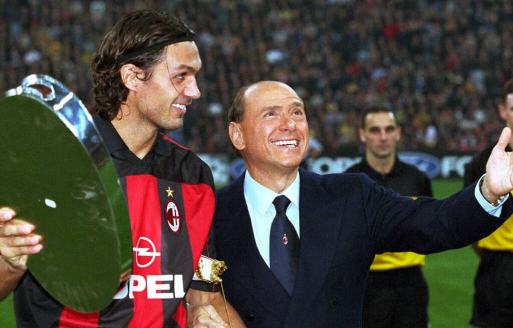 Paolo Maldini e Silvio Berlusconi durante uno dei momenti gloriosi del Milan.