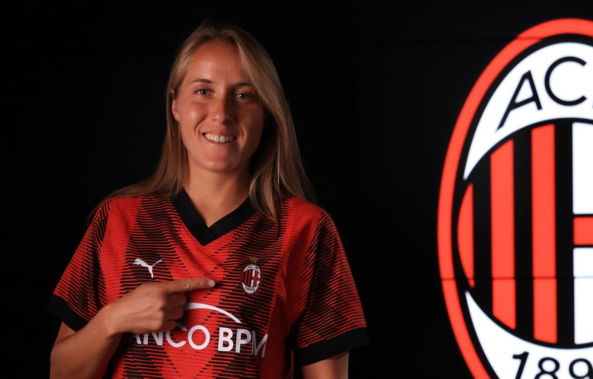 Valentina Cernoia con la maglia del Milan