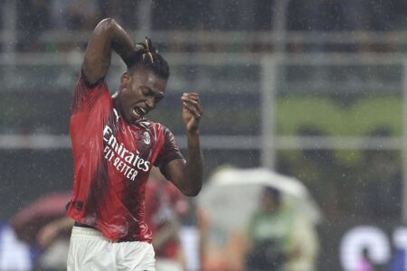 La sbracciata di Leao dopo il gol nel derby