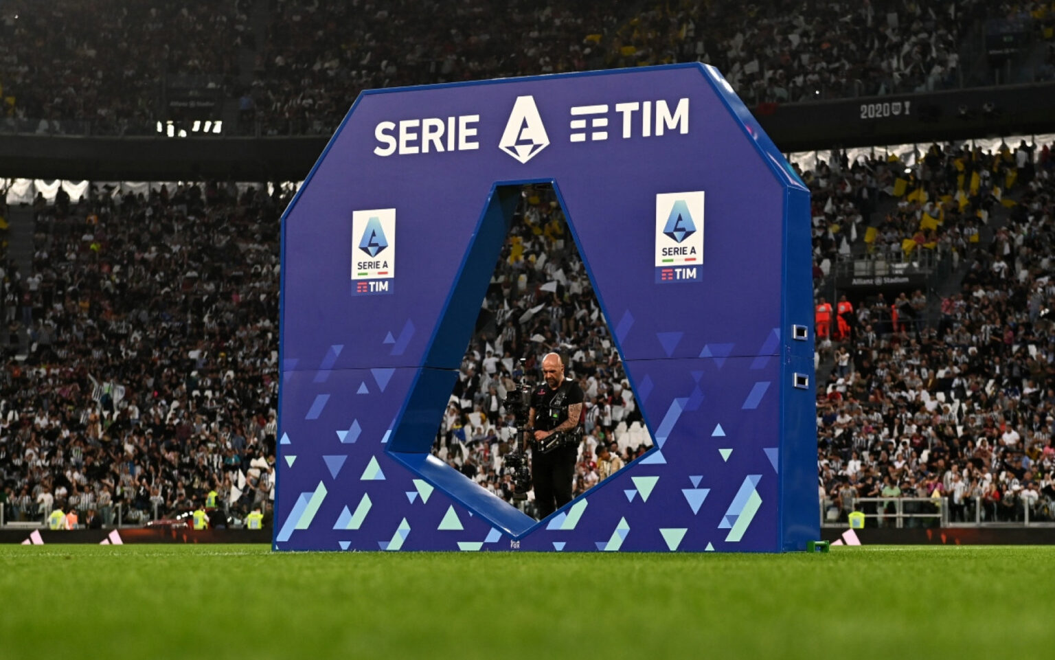 SERIE A MILAN LOGO