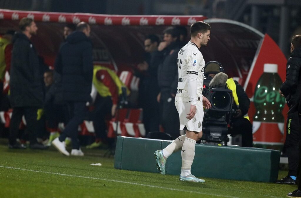 Milan, che fine ha fatto LuKa Jovic? Dal rinnovo alla panchina fissa...