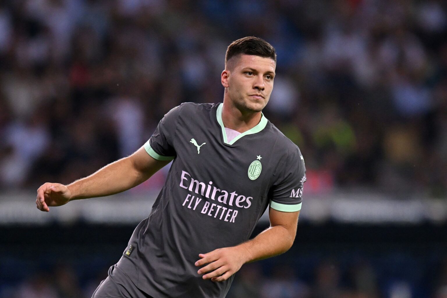 luka jovic con la terza maglia del milan fonseca