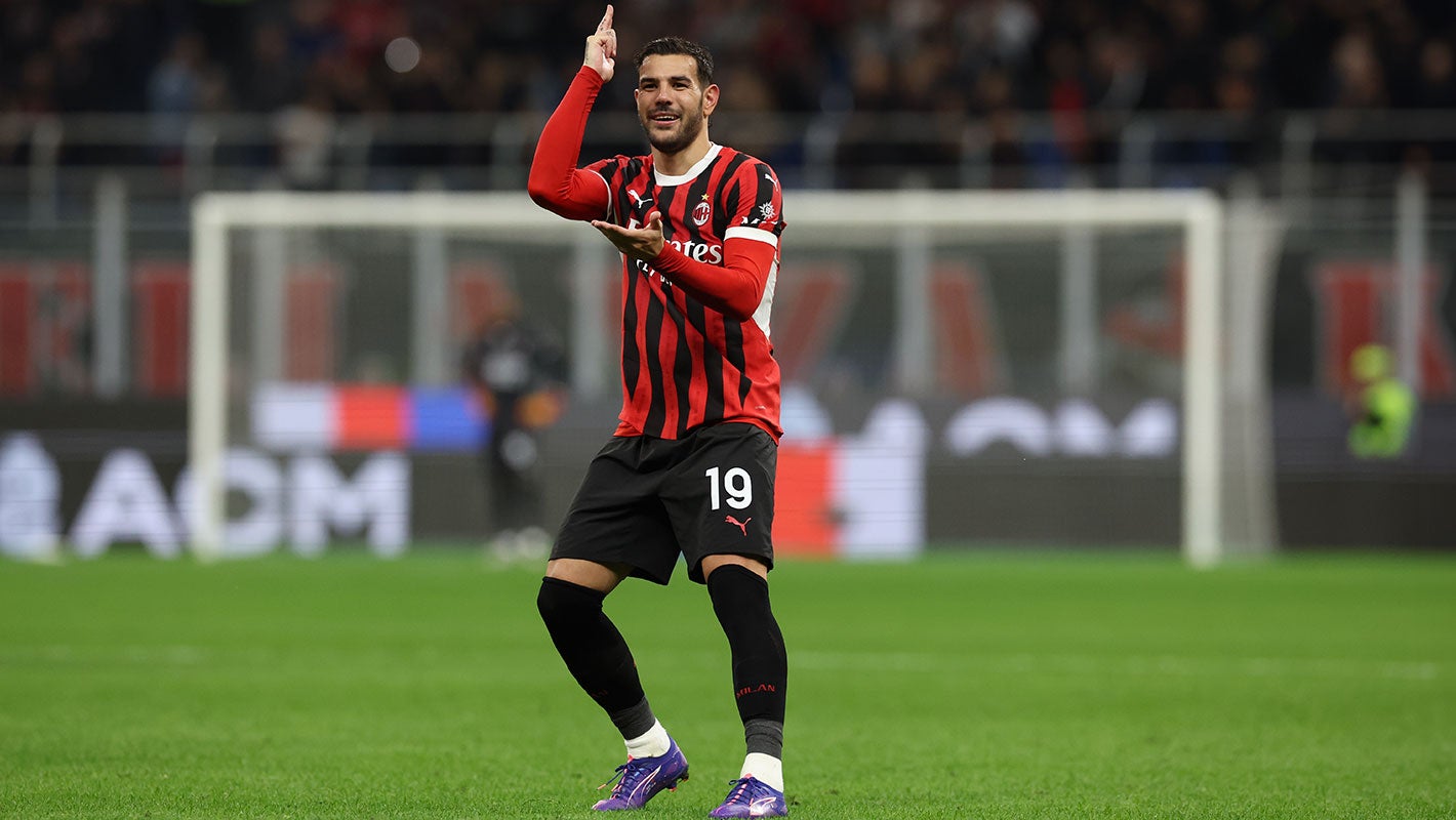 Calciomercato Milan, La Repubblica: offerta shock di Cesc Fabregas per Theo Hernandez. Il retroscena